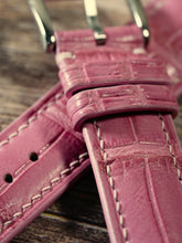 画像をギャラリービューアに読み込む, クロコダイルレザー腕時計ストラップ – サーモンピンク