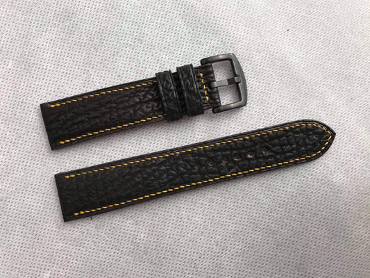 サメ革ストラップをつけてプールに入っても大丈夫？