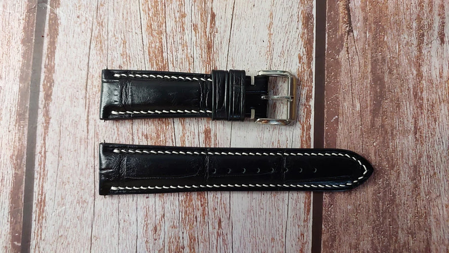 Full grain crocodile leather (full grain)